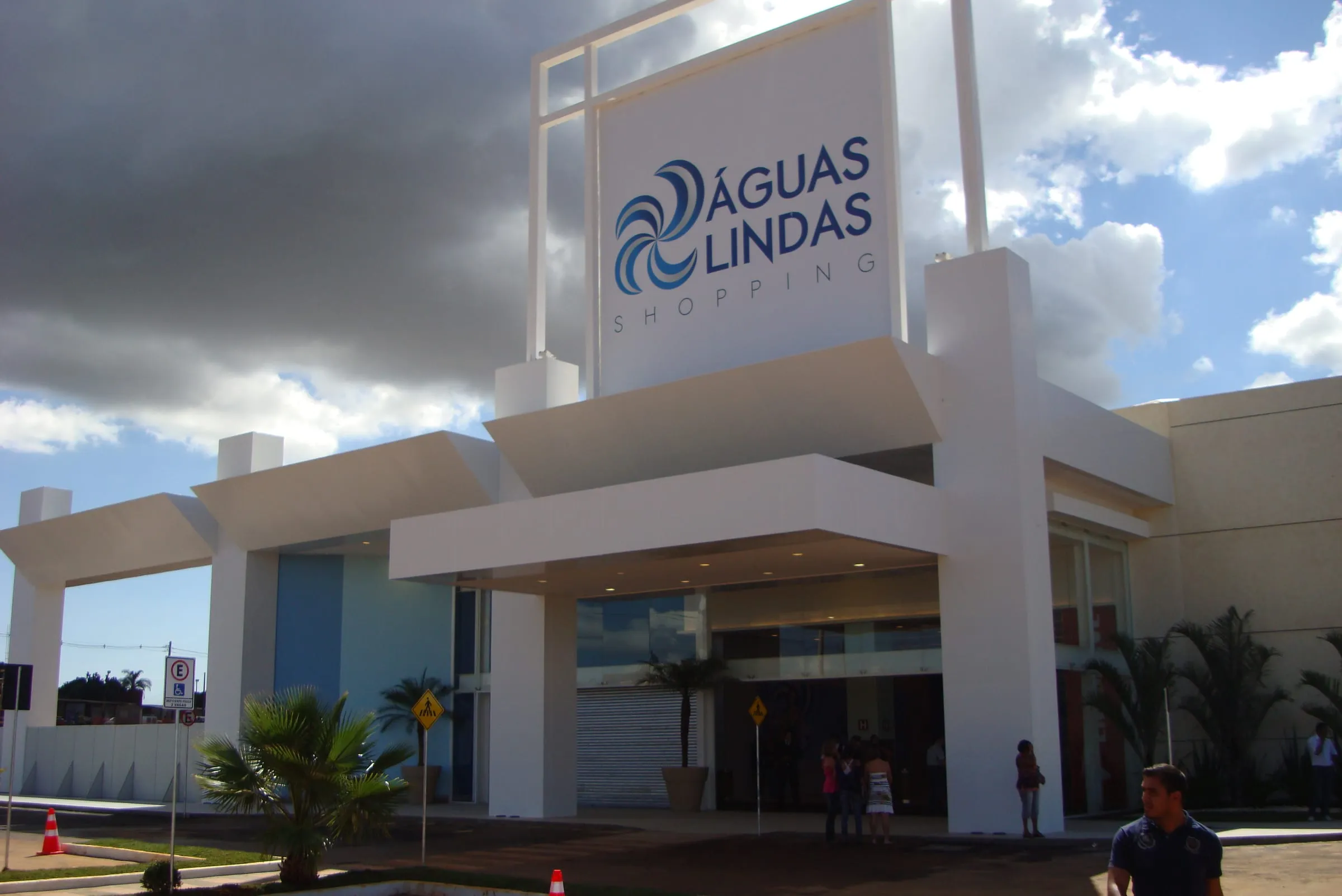 Shoppings em Águas Lindas (GO), estrutura metálica Ferroarte